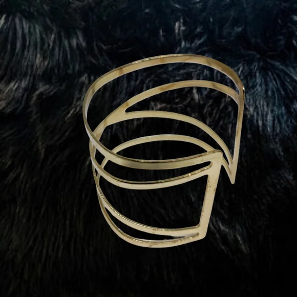 🎄10/$20. Gold Tone Open Cuff Metal Bracelet - Picture 6 of 6